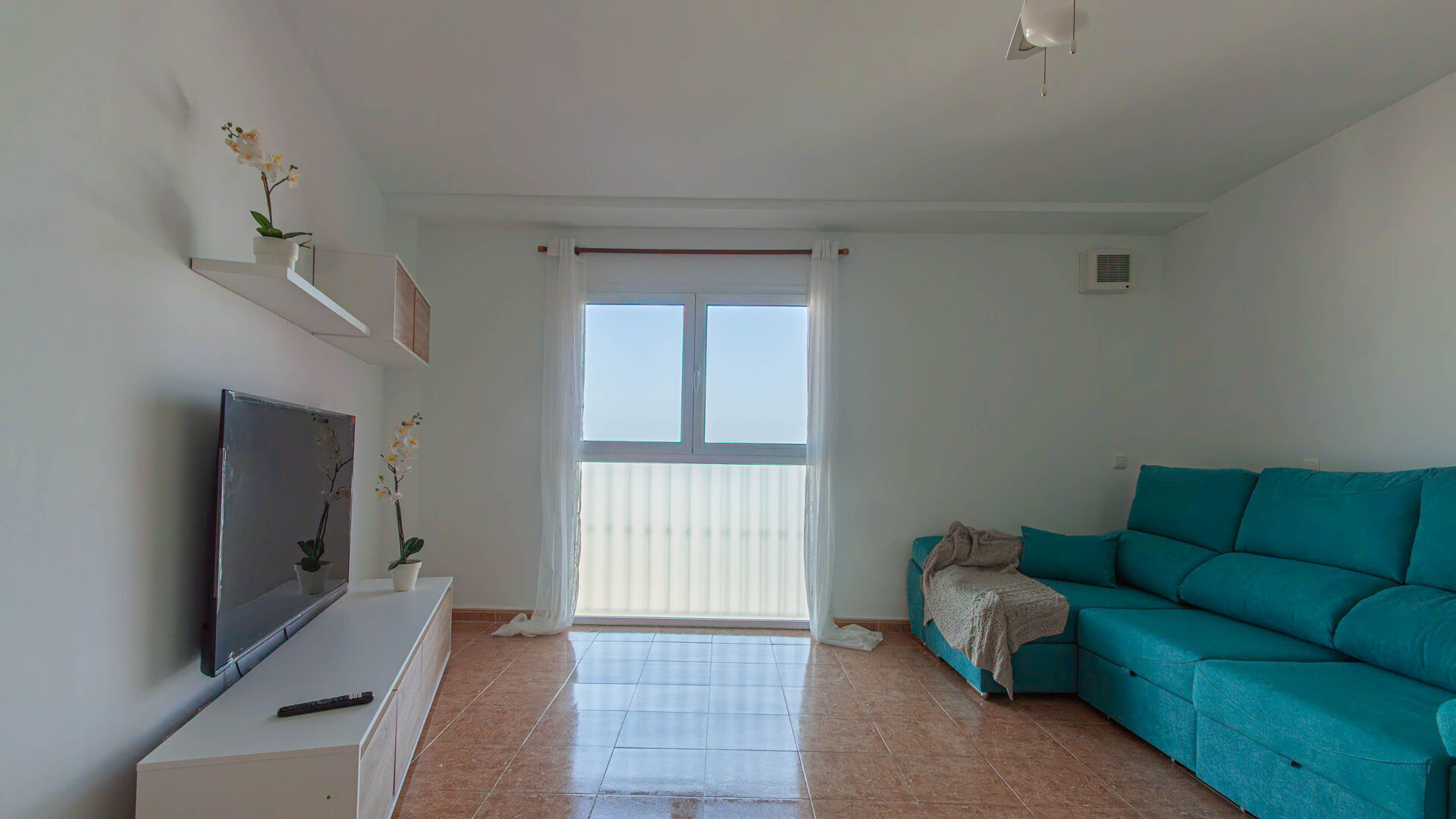 INGENIO: SE ALQUILA PISO A ESTRENAR CON GARAJE Y TRASTERO