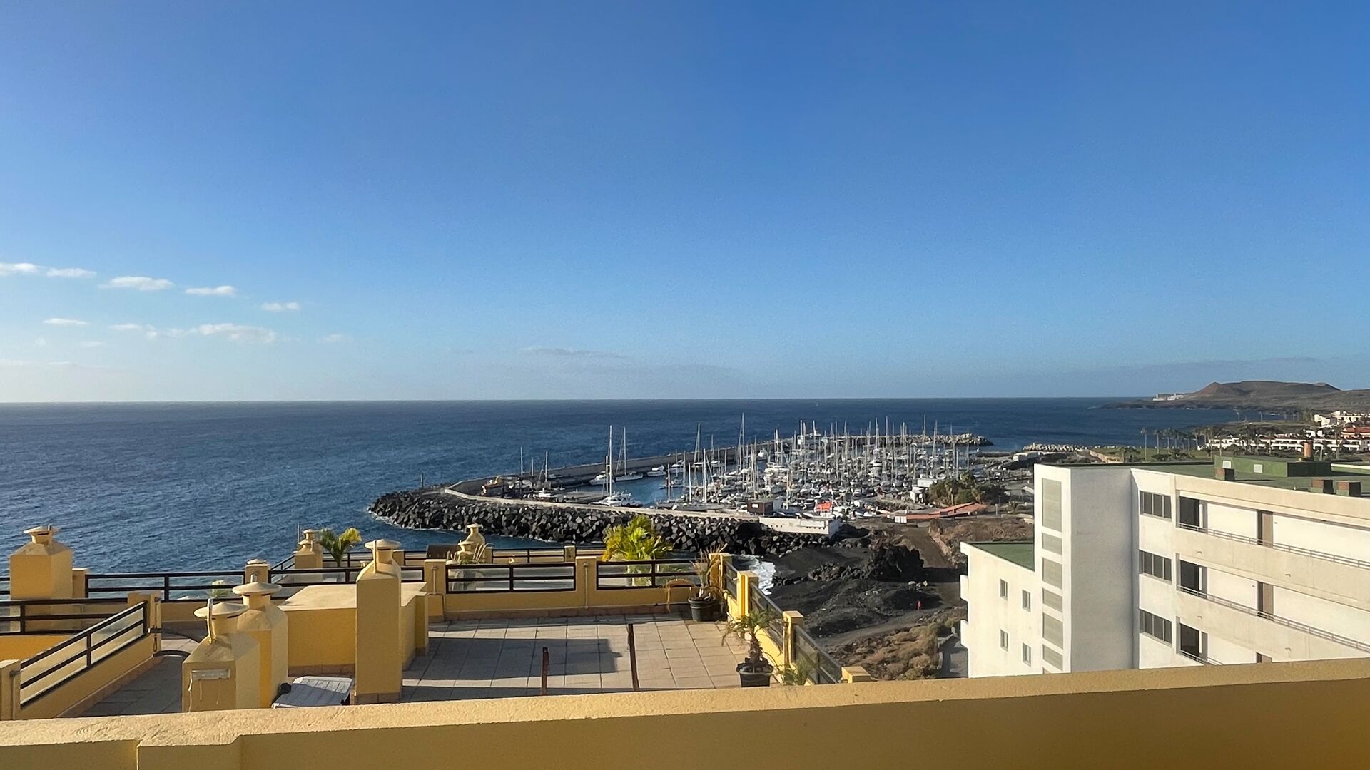 ATICO EN PRIMERA LINEA EN AMARILLA GOLF