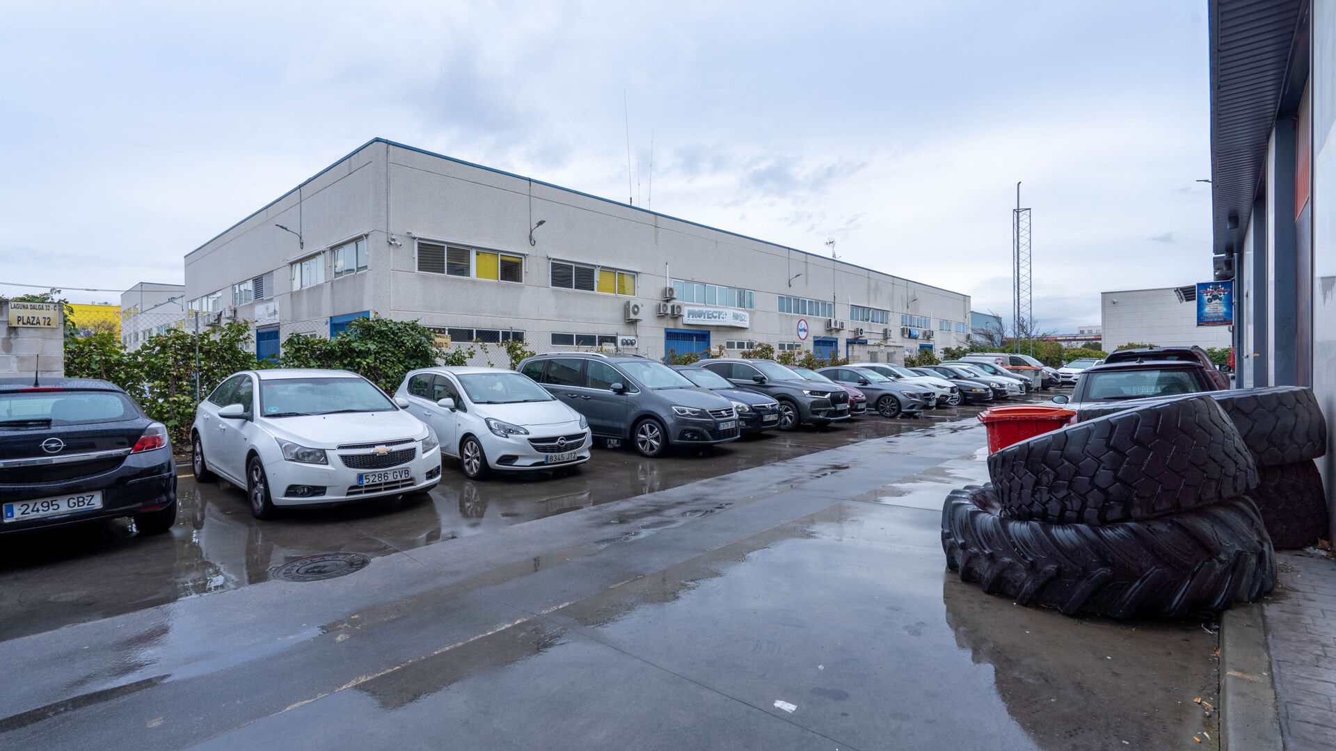 VENTA DE NAVE EN VILLAVERDE