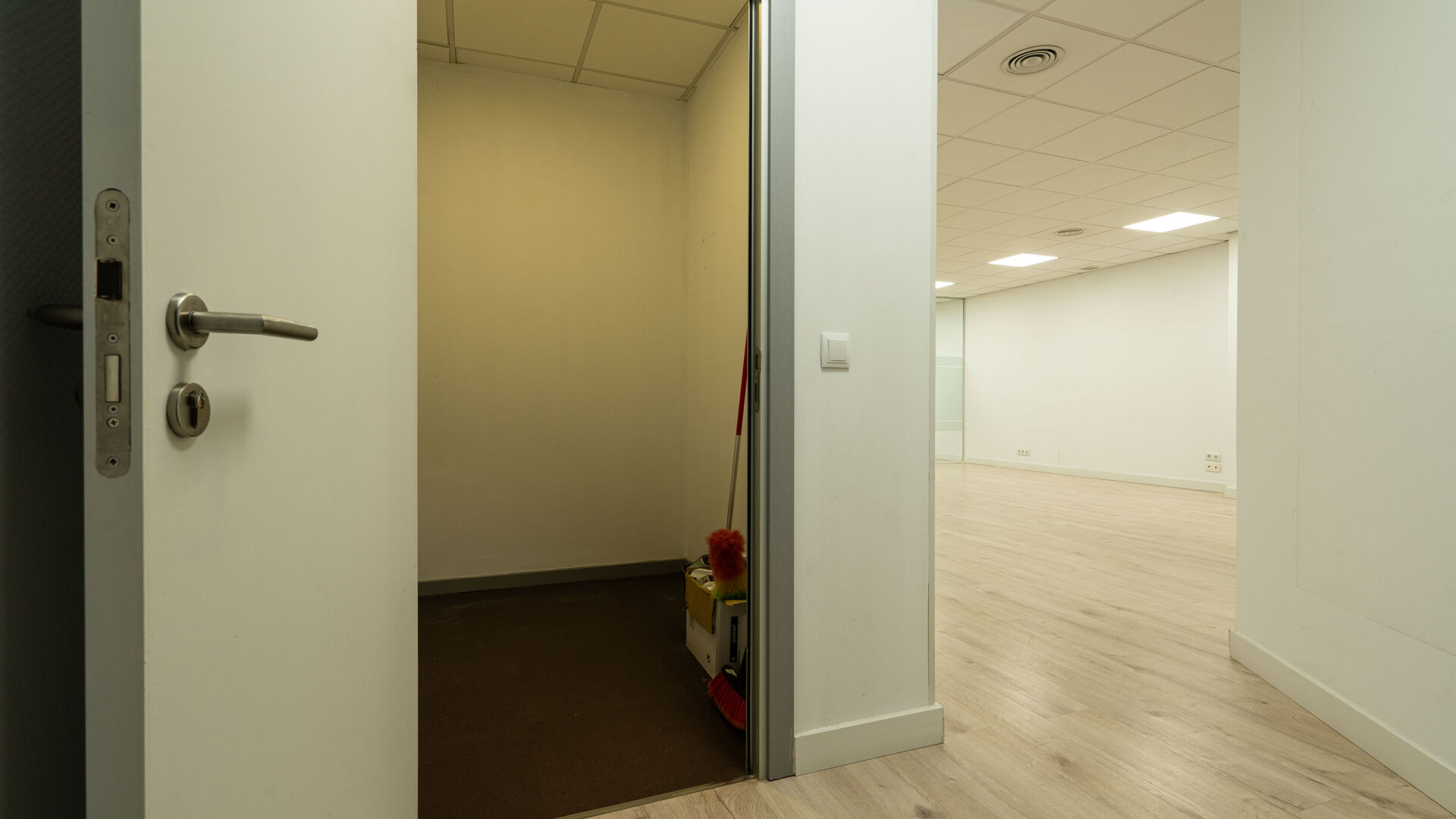 Local/oficina en alquiler en edifico ECU con plaza de garaje para dos coches