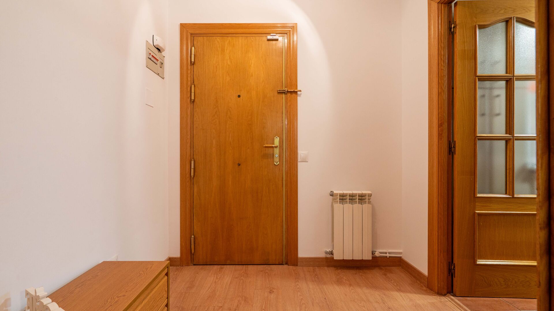 ¡Descubre el Hogar Familiar Reformado en el Corazón de Eugenia de Montijo con Piscina y Terraza!