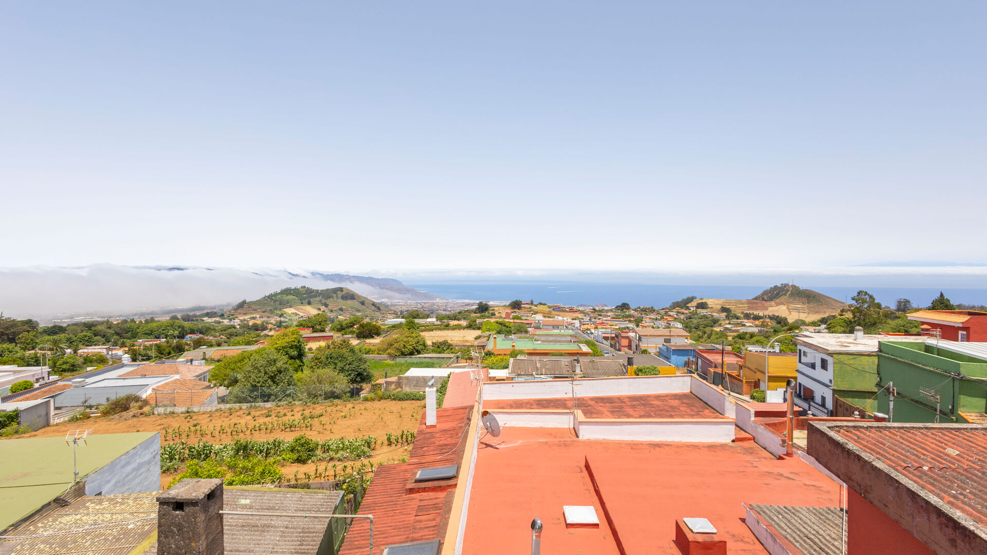 Espléndida Casa Independiente con Impresionantes Vistas en La Laguna – ¡El Hogar de tus Sueños a un Paso del Centro!