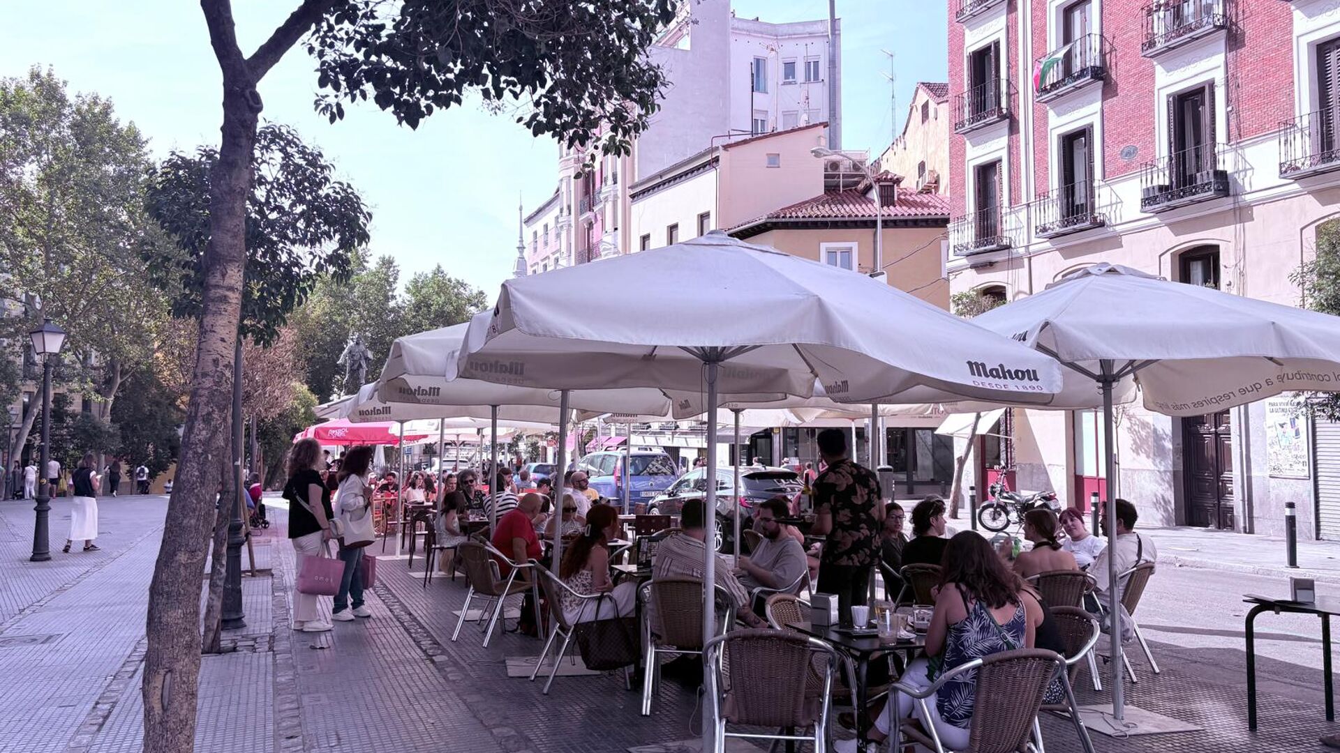 Invierte en el Éxito: Local Comercial con Encanto a las Puertas del Rastro