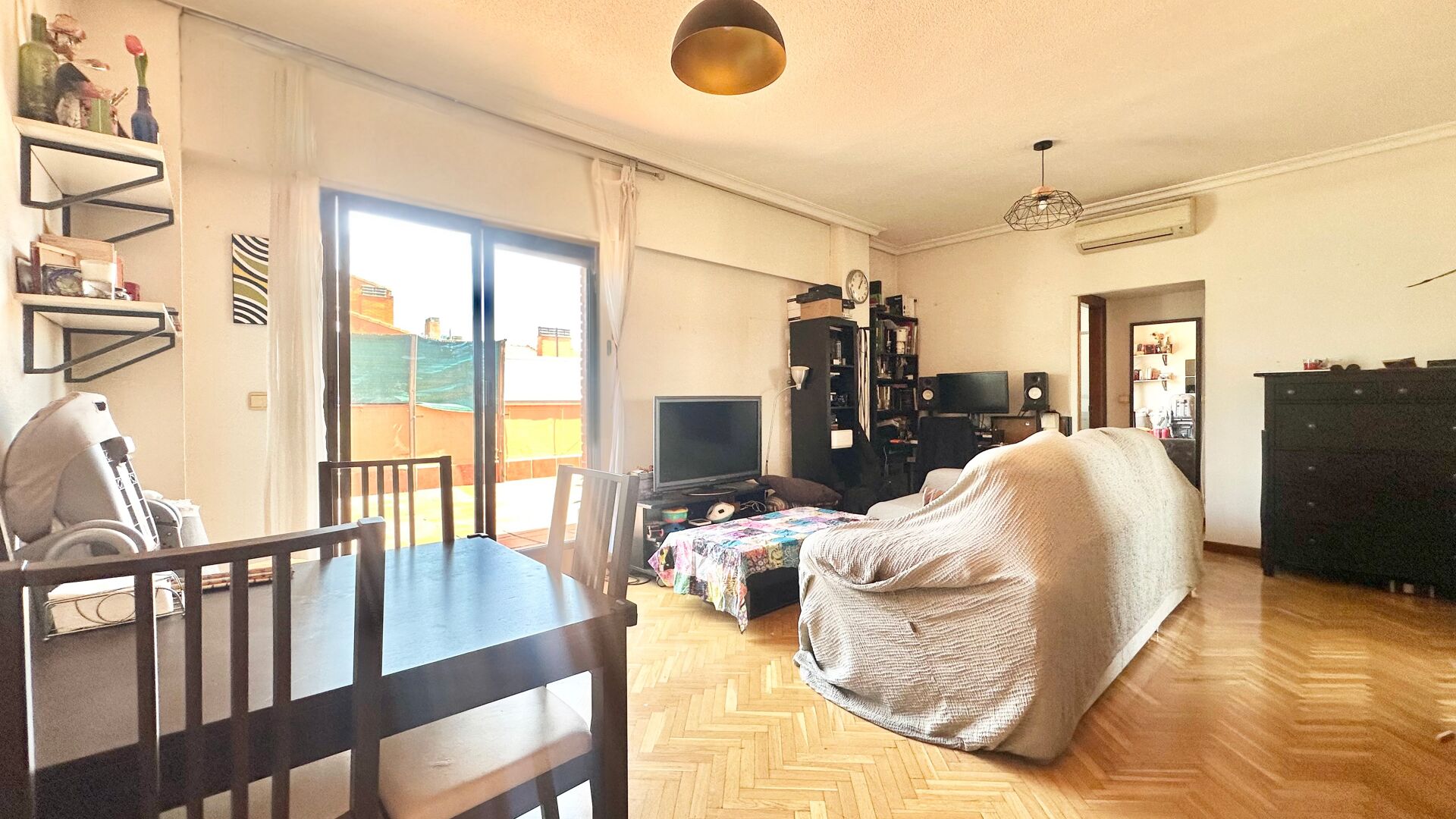 ÁTICO MUY LUMINOSO CON GRAN TERRAZA