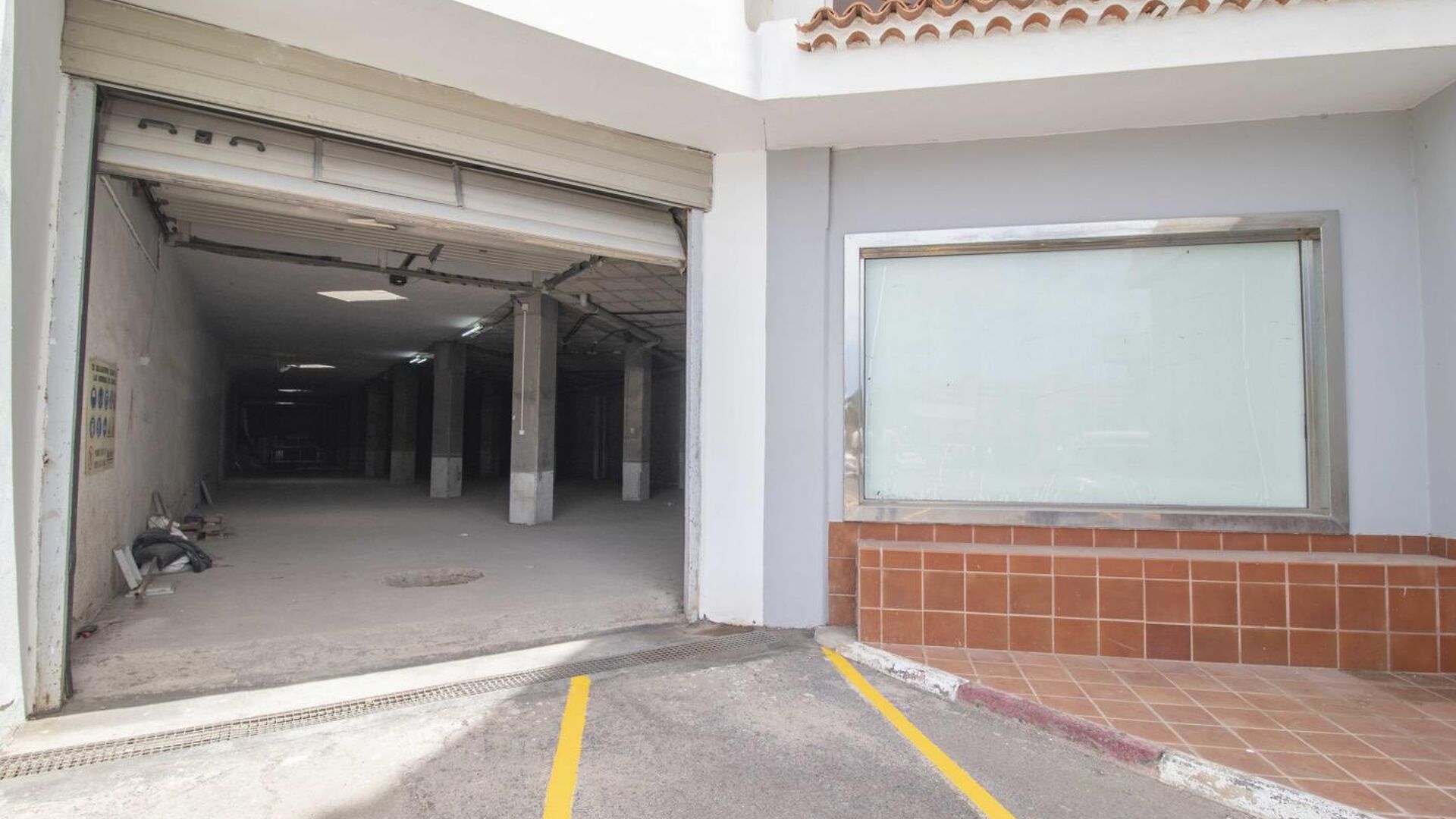 ¡Local ideal para inversión en centro Los Cristianos!.